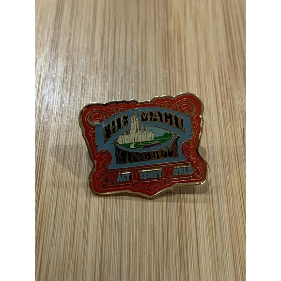 Vintage The Magic Kingdom Walt Disney World Pin - Picture 1 of 5